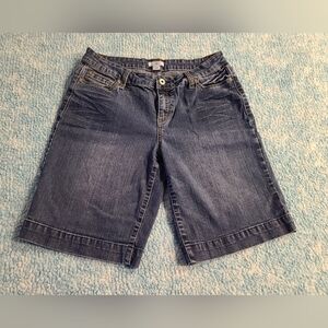 Cato Medium/Dark Blue Wash Knee-Length Sz 8 Women's Denim Shorts, EC